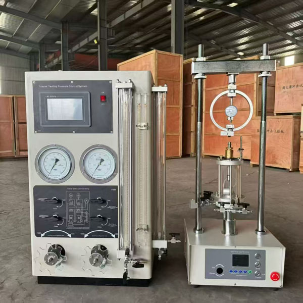 Strain-controlled triaxial apparatus